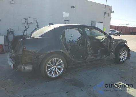 2016 Chrysler 300C z USA, uszkodzony, nr VIN 2C3CCAEG2GH189857